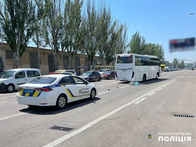 В Одесі автобус насмерть збив чоловіка на Миколаївській дорозі В Одесі автобус насмерть збив чоловіка на Миколаївській дорозі