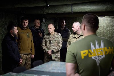 Зеленський зустрівся з оборонцями Добропільського напрямку