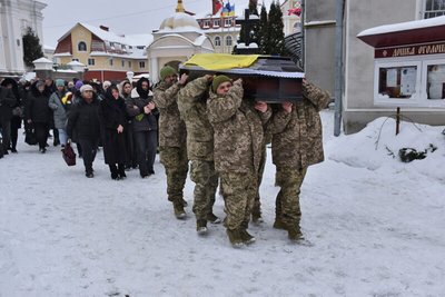 Рік вважався зниклим безвісти: у Луцьку попрощалися з 34-річним бійцем Віталієм Дудою Рік вважався зниклим безвісти: у Луцьку попрощалися з 34-річним бійцем Віталієм Дудою