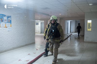 В Одесі дрон РФ влучив у житловий будинок В Одесі дрон РФ влучив у житловий будинок