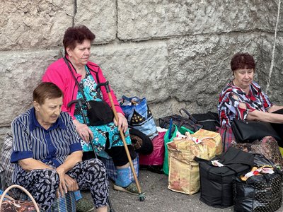 люди евакуація допомога волонтери Мирноград Донецька область 21 серпня 2024 рік люди евакуація допомога волонтери Мирноград Донецька область 21 серпня 2024 рік