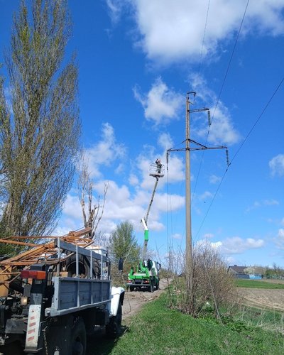 Знеструмлено понад 18 тисяч абонентів та повалені дерева: наслідки негоди на Рівненщині Знеструмлено понад 18 тисяч абонентів та повалені дерева: наслідки негоди на Рівненщині