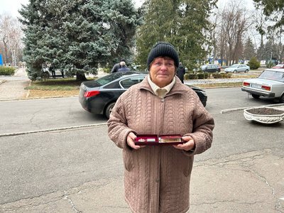 "Він загинув, як Герой": на Черкащині відзначили захисників посмертними нагородами "Він загинув, як Герой": на Черкащині відзначили захисників посмертними нагородами