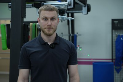 "Прокинувся вже без ноги". У Дніпрі реабілітується військовослужбовець Максим