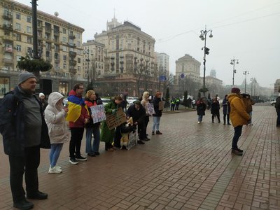 "Бруківка не стріляє!": у центрі Києва влаштували мітинг на підтримку армії