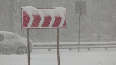 "Ще треба 32 градуси морозу": як автомобілісти та пішоходи справляються з наслідками снігопаду у Рівному "Ще треба 32 градуси морозу": як автомобілісти та пішоходи справляються з наслідками снігопаду у Рівному