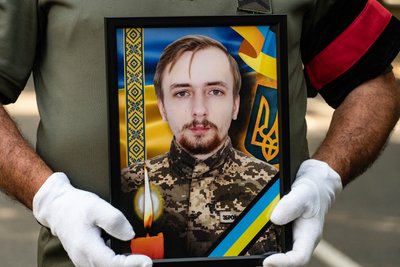 "Талановитий історик, який добровільно пішов на фронт": в Ужгороді попрощалися із полеглим захисником Миколою Гаєвим "Талановитий історик, який добровільно пішов на фронт": в Ужгороді попрощалися із полеглим захисником Миколою Гаєвим