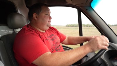 Під звуки обстрілів: як жителі Донеччини рятуються від війни, що в 10 кілометрах від них Під звуки обстрілів: як жителі Донеччини рятуються від війни, що в 10 кілометрах від них