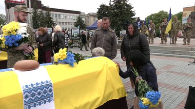 З військовими Володимиром Коцуром та Махайлом Бараболею попрощалися у Рівному З військовими Володимиром Коцуром та Махайлом Бараболею попрощалися у Рівному