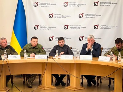 Мати полоненого захисників Зміїного розповіла, чому не вдається повернути сина Мати полоненого захисників Зміїного розповіла, чому не вдається повернути сина