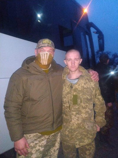 "Сьогодні дев'ять місяців, як я не чула сина": з полону повернули морпіха з Рівненщини, який захищав острів Зміїний "Сьогодні дев'ять місяців, як я не чула сина": з полону повернули морпіха з Рівненщини, який захищав острів Зміїний