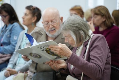 До книги увійшли історії людей про символи боротьби проти окупації. Як відбулась презентація збірки "20 речей з Херсона" До книги увійшли історії людей про символи боротьби проти окупації. Як відбулась презентація збірки "20 речей з Херсона"