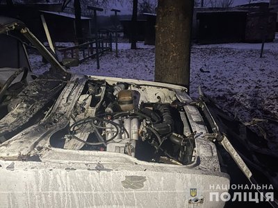 Російські дрони атакували авто поліції на Сумщині Російські дрони атакували авто поліції на Сумщині