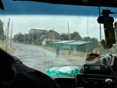 Поліцейські «Білого Янгола» евакуювали з-під обстрілів подружжя з Вакалівщини разом із чотирма котами і собакою Поліцейські «Білого Янгола» евакуювали з-під обстрілів подружжя з Вакалівщини разом із чотирма котами і собакою