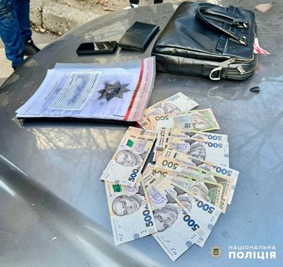 В Одесі працівника комунальної установи підозрюють у хабарництві В Одесі працівника комунальної установи підозрюють у хабарництві