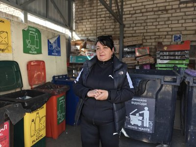 У Вінниці мешканці ОСББ сортують сміття і за виручені кошти облаштовують двір У Вінниці мешканці ОСББ сортують сміття і за виручені кошти облаштовують двір