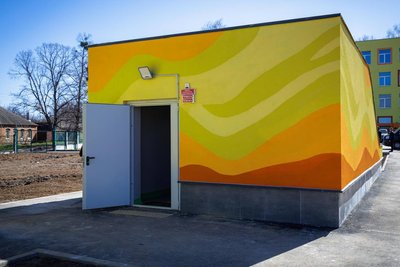 Вхід в школу в Укритті в Чугуєві Вхід в школу в Укритті в Чугуєві