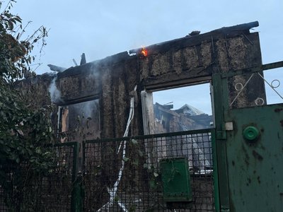 РФ атакувала Дніпро: з-під завалів дістали тіло загиблої людини