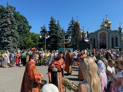 Букети сухоцвітів та випічка: що освячують черкасці на Маковія Букети сухоцвітів та випічка: що освячують черкасці на Маковія