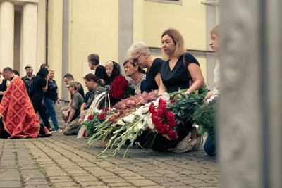 У Мукачеві попрощалися з полеглим захисником Максимом Обривком У Мукачеві попрощалися з полеглим захисником Максимом Обривком