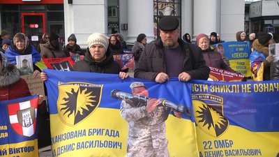 "Наша віра сильніша за страх": у Хмельницькому відбулася акція на підтримку військовополонених "Наша віра сильніша за страх": у Хмельницькому відбулася акція на підтримку військовополонених