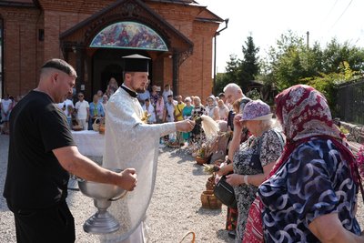 «Освячують дари природи»: у громадах ПЦУ на Кіровоградщині відзначають Яблучний Спас