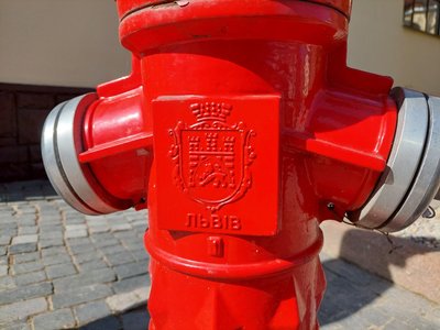 Наземні гідранти у Львові: рятувальники пояснили, у чому їхня перевага Наземні гідранти у Львові: рятувальники пояснили, у чому їхня перевага