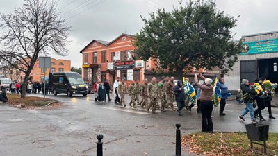 На Чернігівщині попрощалися з бійцями Володимиром Сердюком, Сергієм Калитою, Василем Хлібиком та Михайлом Лазебним На Чернігівщині попрощалися з бійцями Володимиром Сердюком, Сергієм Калитою, Василем Хлібиком та Михайлом Лазебним
