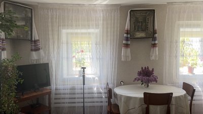 "Комфортна для життя": черкащанка з родиною відновила сторічну хату