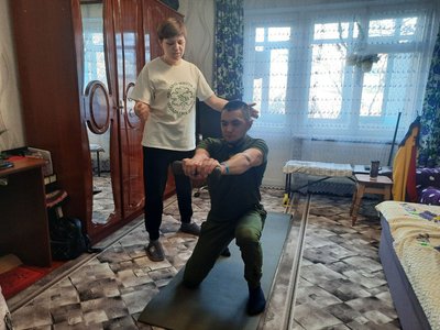 Рік після коми: історія військового з Кіровоградщини, який вчиться заново говорити і ходити Рік після коми: історія військового з Кіровоградщини, який вчиться заново говорити і ходити