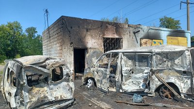 Згорілі внаслідок обстрілу автівки Краматорськ Донецька область 7 липня 2025 рік Згорілі внаслідок обстрілу автівки Краматорськ Донецька область 7 липня 2025 рік