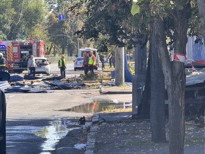 Російська армія вдарила по заводу «Олейна» у Дніпрі: що відбувається на місці події Російська армія вдарила по заводу «Олейна» у Дніпрі: що відбувається на місці події