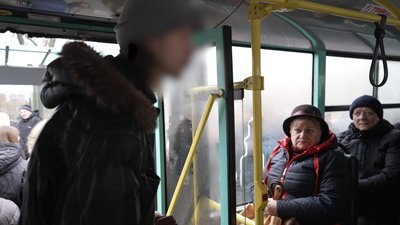"Цього року разів 10 викликали поліцію": як працюють контролери в тролейбусах Чернігова "Цього року разів 10 викликали поліцію": як працюють контролери в тролейбусах Чернігова