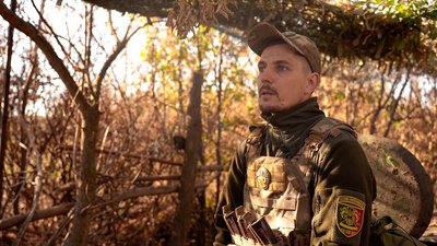 Спочатку не повірив, а потім підписав контракт. Артилерист "Марвел" повернувся з-за кордону: як воює на 2С1 "Гвоздика" Спочатку не повірив, а потім підписав контракт. Артилерист "Марвел" повернувся з-за кордону: як воює на 2С1 "Гвоздика"