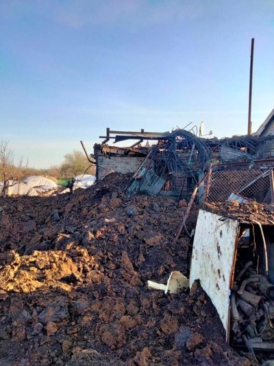 Наслідки обстрілів Курахівської громади 9 квітня. Фото: Facebook / Роман Падун Наслідки обстрілів Курахівської громади 9 квітня. Фото: Facebook / Роман Падун