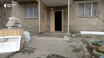 Без світла, з тріщинами і вибитими вікнами: як жителі Пересипу оговтуються після атаки РФ Без світла, з тріщинами і вибитими вікнами: як жителі Пересипу оговтуються після атаки РФ