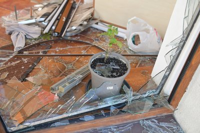 Подружжя на Одещині дивом вижило після влучання дрона РФ у будинок Подружжя на Одещині дивом вижило після влучання дрона РФ у будинок