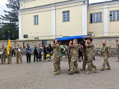 У Луцьку попрощалися з 41-річним захисником Володимиром Чижуком У Луцьку попрощалися з 41-річним захисником Володимиром Чижуком