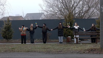 Коридор слави та ланцюг єдності: на Вінниччині зустріли загиблого оборонця Юрія Гундрова Коридор слави та ланцюг єдності: на Вінниччині зустріли загиблого оборонця Юрія Гундрова