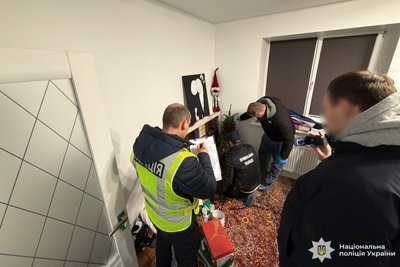 Псевдосиловики під виглядом обшуку пограбували пенсіонерів у Вінниці: підозрюваним загрожує до 13 років ув’язнення Псевдосиловики під виглядом обшуку пограбували пенсіонерів у Вінниці: підозрюваним загрожує до 13 років ув’язнення