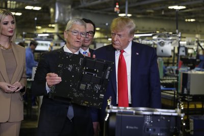 США дозволяють імпортувати деякі товари та сировину без мит — Bloomberg США дозволяють імпортувати деякі товари та сировину без мит — Bloomberg