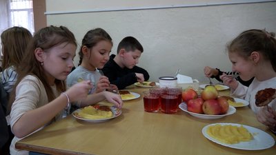 Понад 6 тисяч школярів у Мукачівській громаді харчуються безкоштовно Понад 6 тисяч школярів у Мукачівській громаді харчуються безкоштовно