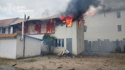 РФ атакувала південь Одещини: троє поранених, горіли бази відпочинку РФ атакувала південь Одещини: троє поранених, горіли бази відпочинку