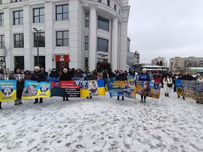Близько 150 людей долучилися до 181 акції "Поверніть героїв з полону. Знайдіть безвісти зниклих", 23 січня 2026 року, Хмельницький Близько 150 людей долучилися до 181 акції "Поверніть героїв з полону. Знайдіть безвісти зниклих", 23 січня 2026 року, Хмельницький