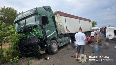 На Миколаївщині сталась ДТП: 12 людей загинули, 6 були травмовані На Миколаївщині сталась ДТП: 12 людей загинули, 6 були травмовані