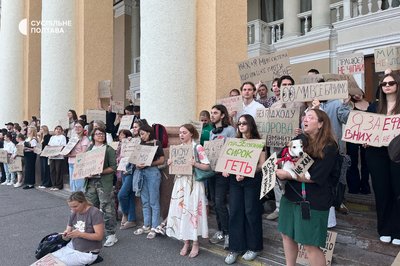 "Звільніть полонених, а не Федорова": у Полтаві люди знову вийшли на протест проти зміни керівництва Міноборони