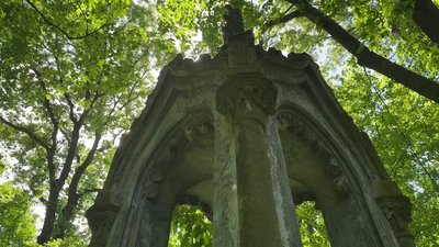54 поховальні ніші й сліди грабунків: про найбільший склеп Хмельниччини 54 поховальні ніші й сліди грабунків: про найбільший склеп Хмельниччини