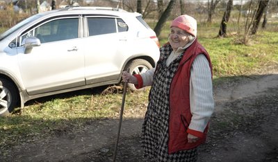 За кілька метрів від будинків: жителі села на Золотоніщині оговтуються від нічного вибуху За кілька метрів від будинків: жителі села на Золотоніщині оговтуються від нічного вибуху
