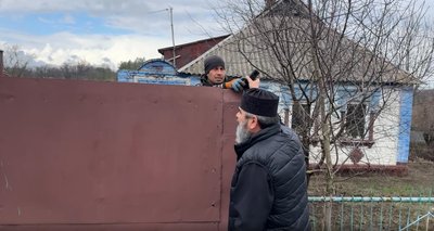 “Я не можу їх покинути”: як сумський священник вмовляє евакуюватись мешканців Угроїдів “Я не можу їх покинути”: як сумський священник вмовляє евакуюватись мешканців Угроїдів