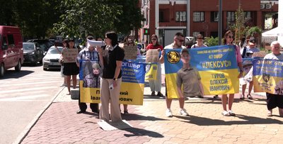 У Хмельницькому відбулась 156 акція "Поверніть героїв з полону — звільніть безвісти зниклих" У Хмельницькому відбулась 156 акція "Поверніть героїв з полону — звільніть безвісти зниклих"